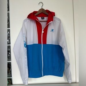 New Balance RUN BOSTON Red White Blue Full Zip Hood Windbreaker Jacket MEDIUM